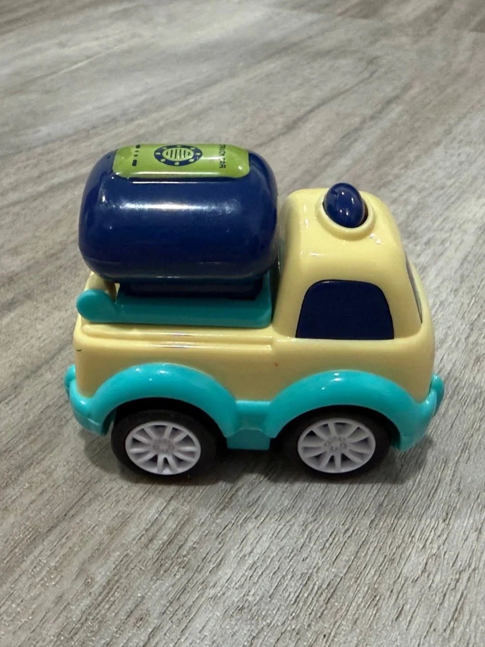 Forty4 Pull Back Toy Cars Trucks Bus Mixer Semi Lot of 4